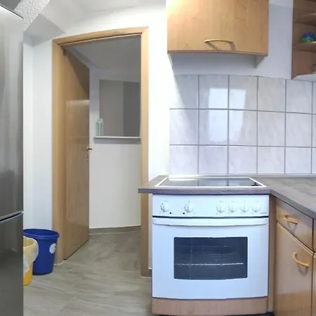 Schoene 3 Raum , 3 - 6 Bett In Schönebeck