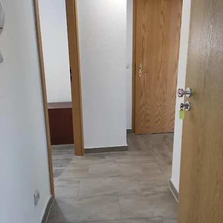 Schoene 3 Raum , 3 - 6 Bett In * Schönebeck