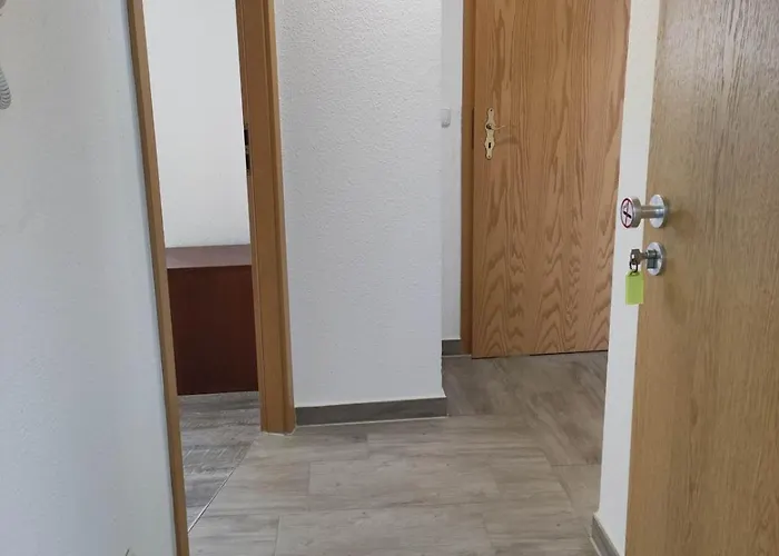 Schoene 3 Raum , 3 - 6 Bett In * Schönebeck